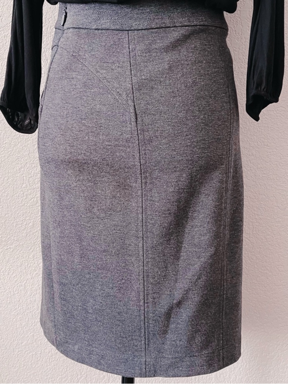 BCBGMaxAzria Jersey Knit Contrast Dress - Picture 9 of 11